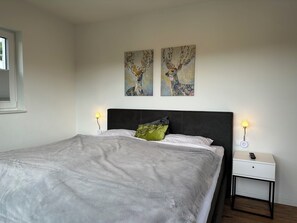 2 bedrooms, travel crib, free WiFi