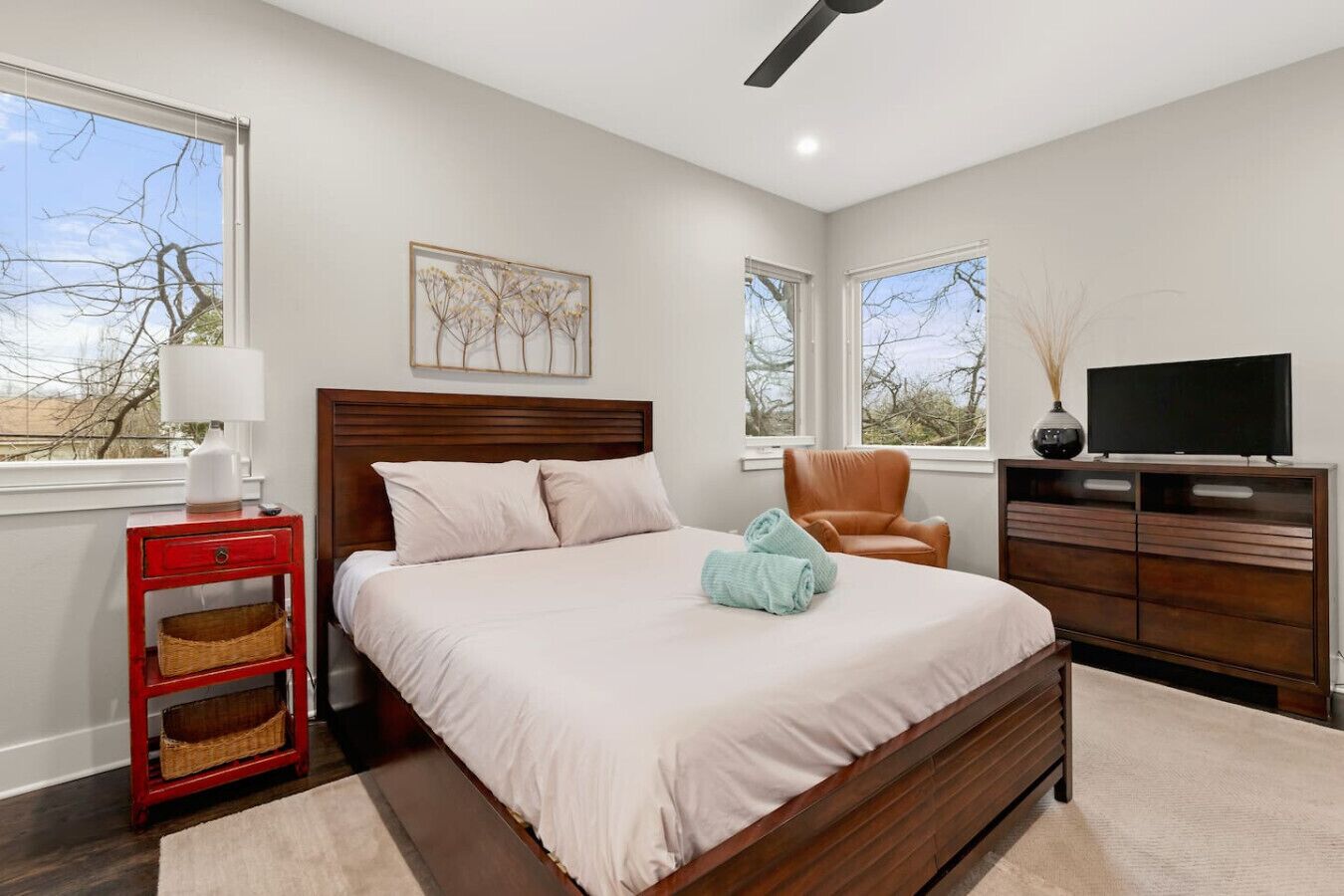 2 bedrooms, desk, iron/ironing board, free WiFi