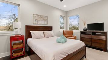 2 bedrooms, desk, iron/ironing board, free WiFi