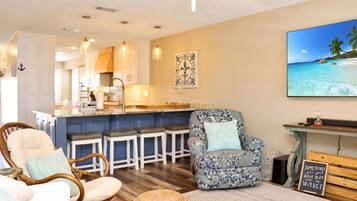 House, Multiple Beds (The Blue Pearl) | Living area
