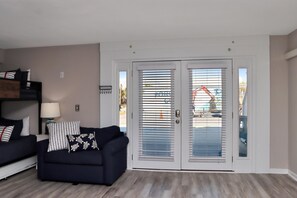 House, Multiple Beds (The Blue Pearl) | Living area