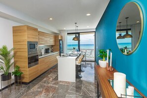 Geladeira, micro-ondas, fogão, cooktop