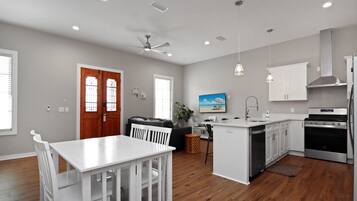 House, Multiple Beds (Sazerac) | Interior