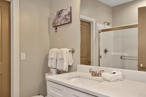 Casa, varias camas (Sazerac) | Baño