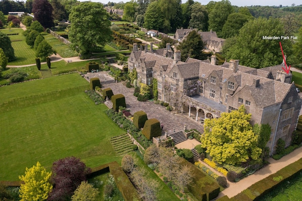 Exterior - Fabulous Jacobean apartment in the grounds of a Cotswold country estate - Miserden Park Flat (Miserden)
