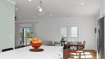 House, Multiple Beds (Oystercatcher) | Dining