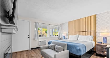 Green Harbor Hotel