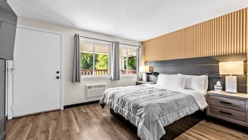 Standard Room, 1 Queen Bed