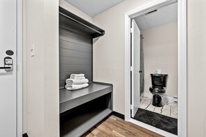 Chambre Premium, 1 très grand lit | Salle de bain