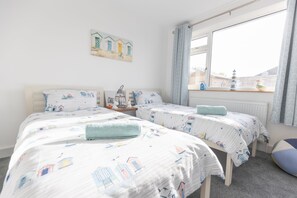 3 bedrooms, WiFi - Ocean La Vie - recently renovated bungalow in Barton on Sea. (Barton on Sea)