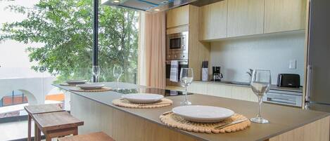 Fridge, microwave, oven, coffee/tea maker