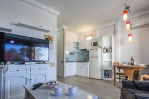 Standard Apartment | Private kitchen | Fridge, electric kettle - Alsol Patricio (San Bartolomé de Tirajana)