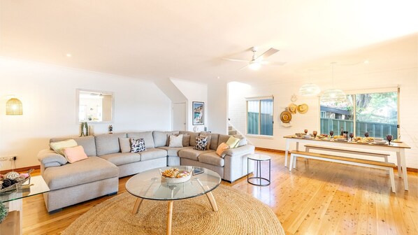 Smart-TV, Tischtennisplatte