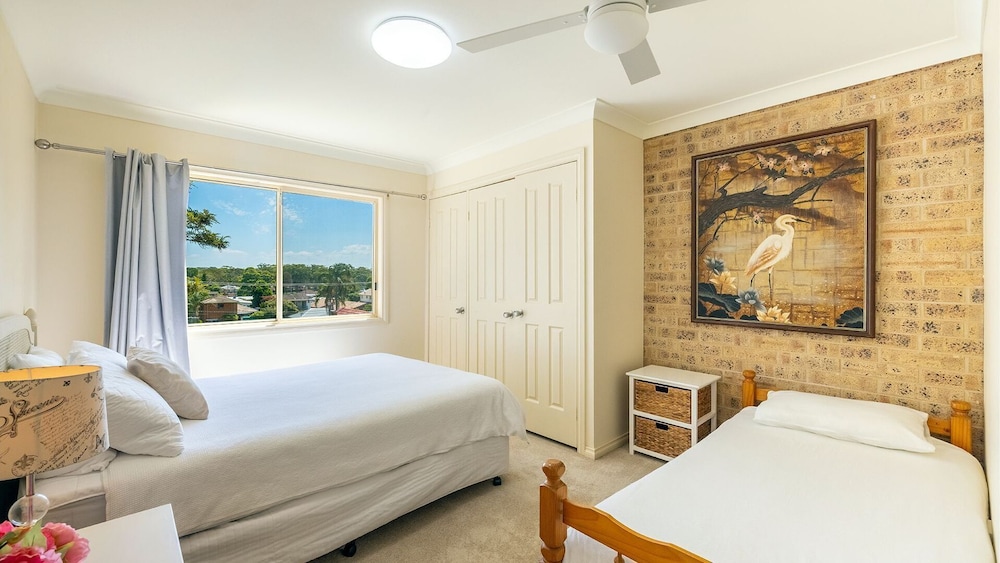 139 Leonard Ave comfort, space and WiFi Shoal Bay Vrbo