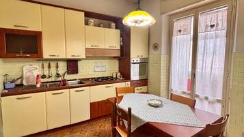 Chambre, 1 chambre, accessible aux personnes à mobilité réduite, fumeur | Salle à manger