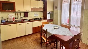 Kamar, 1 kamar tidur, akses difabel, Boleh Merokok | Ruang makan