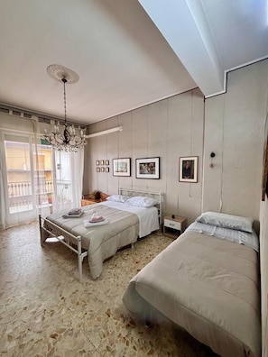Room, 1 Bedroom, Accessible, Smoking | 1 bedroom - Room-stanza Tripla in Affitto Giarre (Giarre)