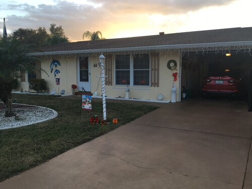 2 Bedroom Retreat in quiet neighborhood - Sleeps 6