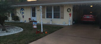 2 Bedroom Retreat in quiet neighborhood - Sleeps 6