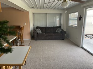 Smart TV, fireplace, stereo