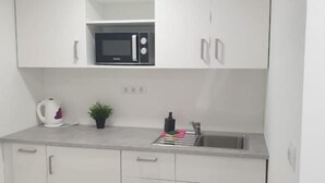 Apartment, 3 Bedrooms | Private kitchen - Betariel Apartments M12 (Vienna)