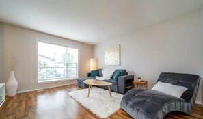 Smart TV - Luxurious & Cozy-5bdrm Home-Minutes to WEM-WIFI (Edmonton)
