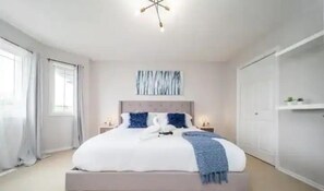 5 Schlafzimmer, Schreibtisch, Bügeleisen/Bügelbrett, kostenloses WLAN