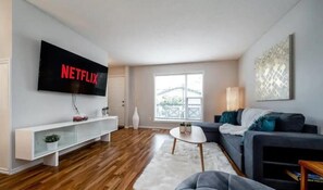 Smart TV - Luxurious & Cozy-5bdrm Home-Minutes to WEM-WIFI (Edmonton)