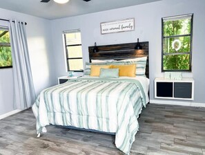 3 bedrooms, iron/ironing board, WiFi, bed sheets - Nueva Casa Familiar Luxe: Vistas a la Playa y Puestas de sol (Cape Coral)