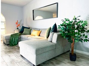 Smart TV - Nueva Casa Familiar Luxe: Vistas a la Playa y Puestas de sol (Cape Coral)