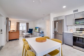 Interior - Steps to the Beach - Bean Point Residence by SeaBreeze Vacation (Anna Maria)