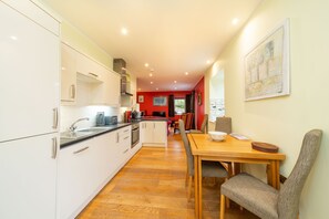 Réfrigérateur, micro-ondes, four, lave-vaisselle