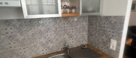 Stovetop, cookware/dishes/utensils