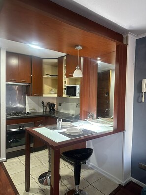 Leilighet – basic | Eget kjøkken | Kjøleskap, mikrobølgeovn, ovn og brødrister