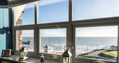 Bay View - Private parking, beach views, central location