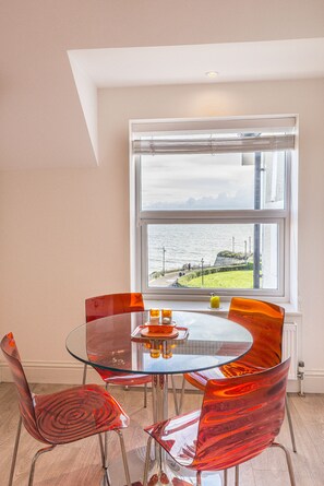 Dining - Bay View - Private parking, beach views, central location (Broadstairs)