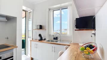 Casa | 1 quarto, escrivaninha