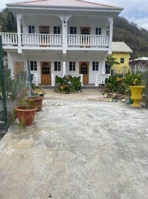 Exterior - Cool Breeze Suites (Grenadines)