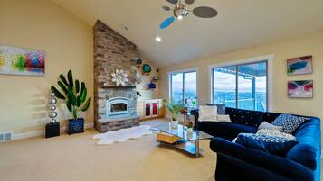 Smart TV, fireplace, stereo