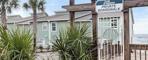 Property grounds - Club Wyndham Beach Street Cottages in Destin, FL! Just a few steps from beach! (Destin)