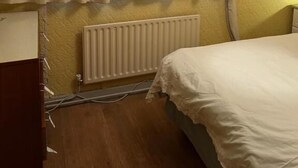 Desk, laptop workspace, iron/ironing board (on request), WiFi (free) - Kilmactrasna Cottage (Carrickmacross)