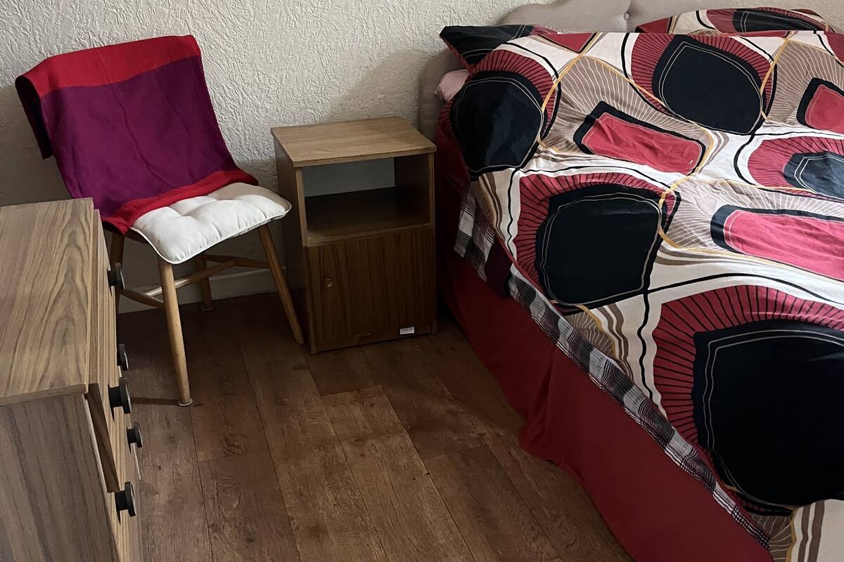 Comfort dubbelrum | Skrivbord, arbetsyta för laptop, strykjärn/strykbräda och gratis wi-fi