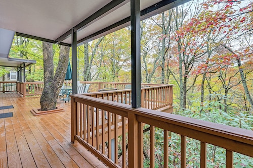 Deck & Community Perks: Sky Valley Home!