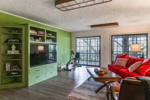 TV, fireplace, DVD player, books - Deck & Community Perks: Sky Valley Home! (Dillard)