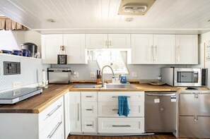 Kühlschrank, Mikrowelle, Geschirrspüler