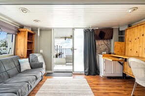 Téléviseur, jeux vidéo, livres, chaßne audio