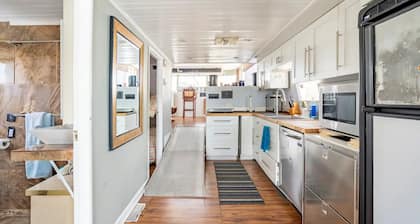 62' Yacht M/V Possibilities on wide Private Canal by RedAwning