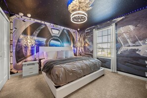 6 bedrooms, iron/ironing board, WiFi, bed sheets