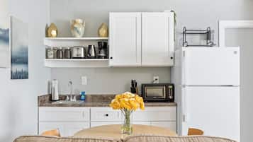 Fridge, microwave, stovetop, coffee/tea maker