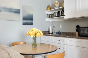 Interior - NEW Studio in Citrus Heights w/ Parking! (Citrus Heights)